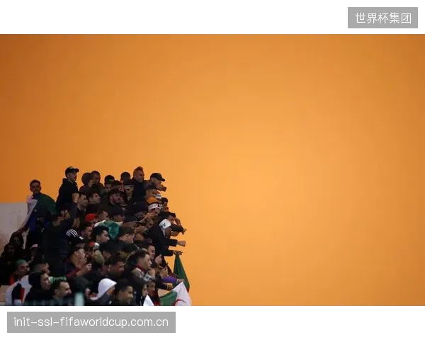 阿尔及利亚队标志性的快速反击战术,完美契合了年轻观众追求高节奏和视觉冲击的消费偏好。 阿尔及利亚队标志性的快速反击战术,完美契合了年轻观众追求高节奏和视觉冲击的消费偏好。